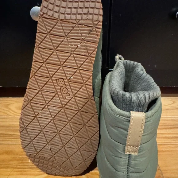 Teva Women's Olive Green Winter Boots - Picture 3 of 3